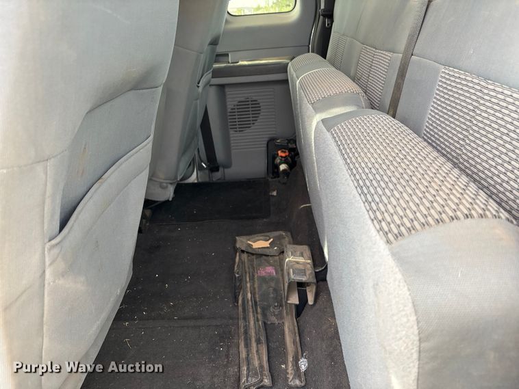 image for item ET4691 2014 Ford F250 Super Duty utility bed pickup truck