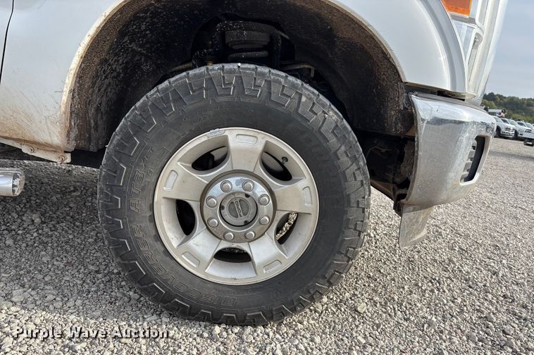 image for item ET4691 2014 Ford F250 Super Duty utility bed pickup truck