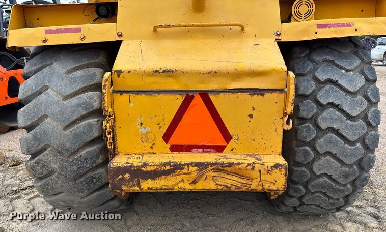 image for item ET4697 John Deere 762 elevating scraper