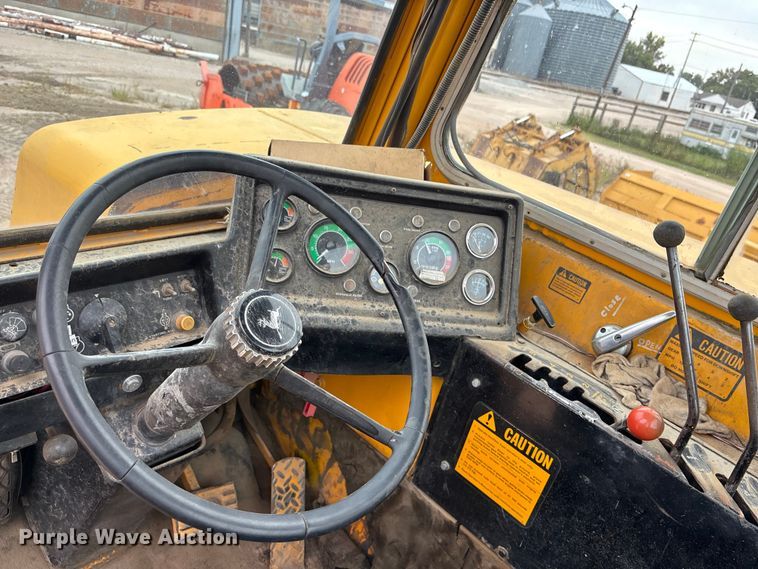 image for item ET4697 John Deere 762 elevating scraper