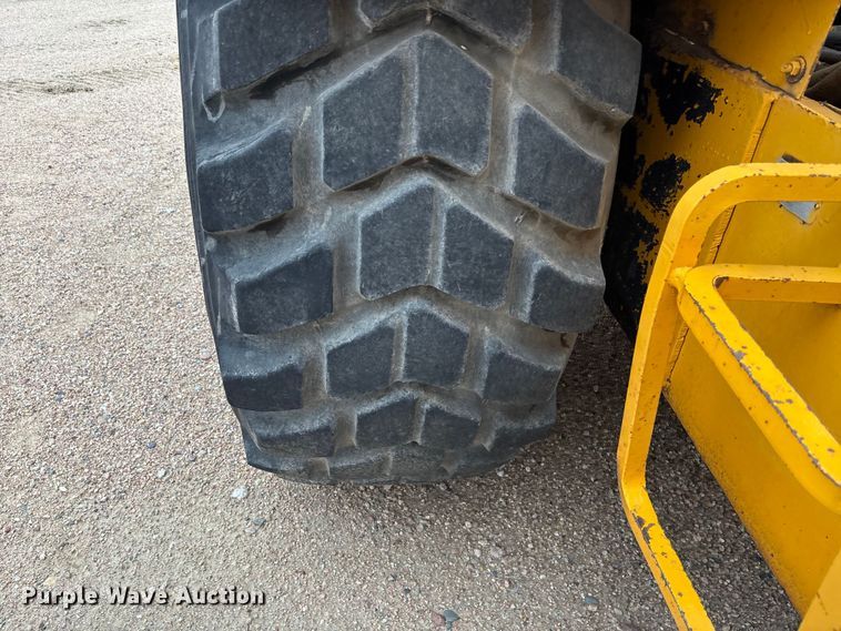 image for item ET4697 John Deere 762 elevating scraper