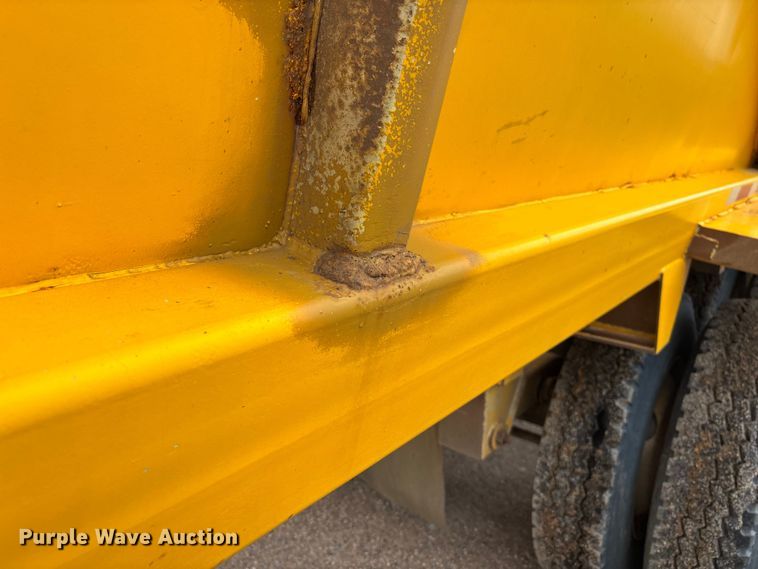 image for item ET4699 1986 Evans-Plugge Company 1986 bottom dump trailer