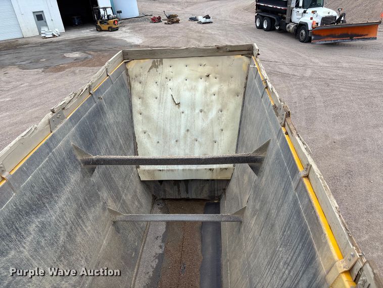 image for item ET4699 1986 Evans-Plugge Company 1986 bottom dump trailer