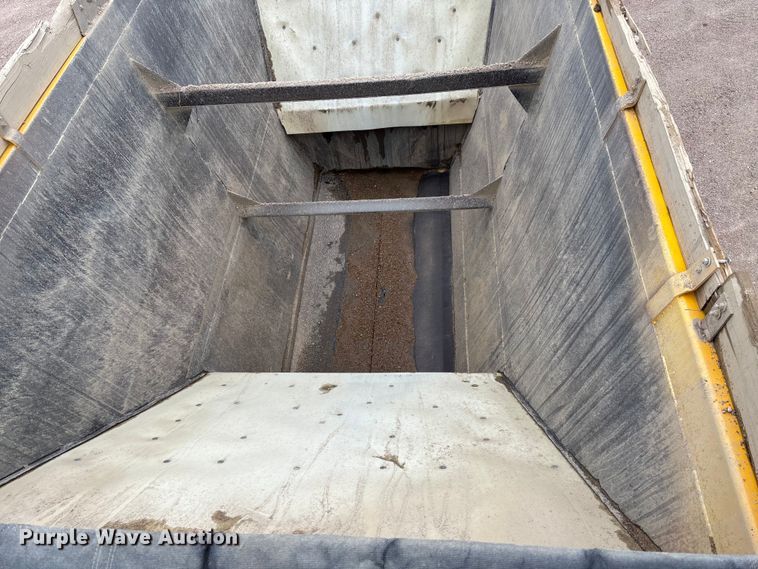 image for item ET4699 1986 Evans-Plugge Company 1986 bottom dump trailer