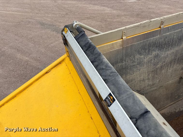 image for item ET4699 1986 Evans-Plugge Company 1986 bottom dump trailer