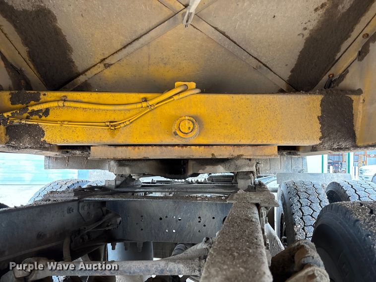 image for item ET4699 1986 Evans-Plugge Company 1986 bottom dump trailer