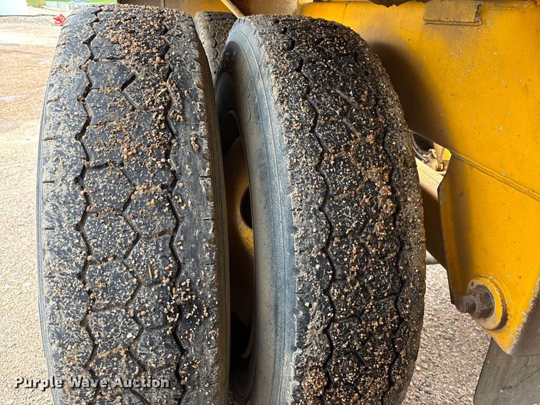 image for item ET4699 1986 Evans-Plugge Company 1986 bottom dump trailer