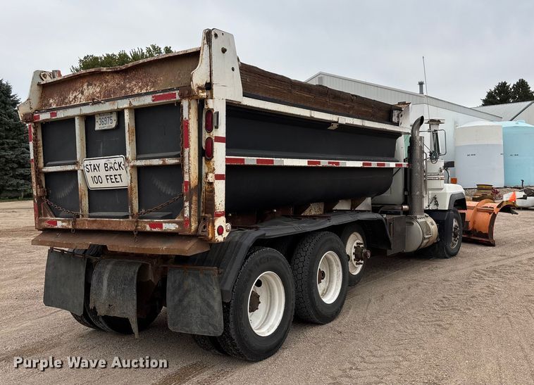 image for item ET4700 1998 Mack RD688S dump truck