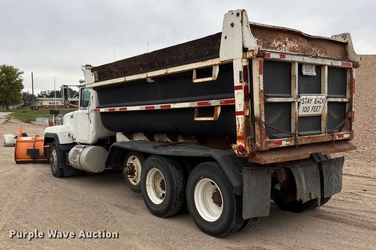 image for item ET4700 1998 Mack RD688S dump truck