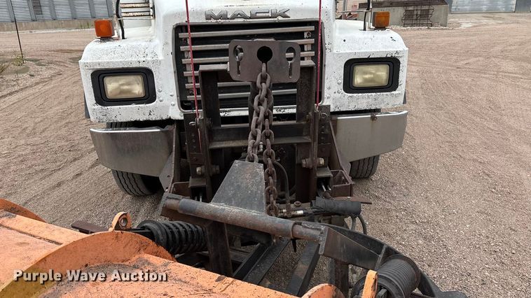 image for item ET4700 1998 Mack RD688S dump truck