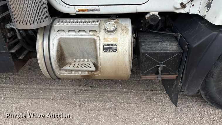 image for item ET4700 1998 Mack RD688S dump truck