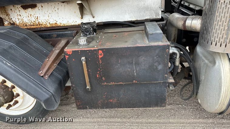 image for item ET4700 1998 Mack RD688S dump truck