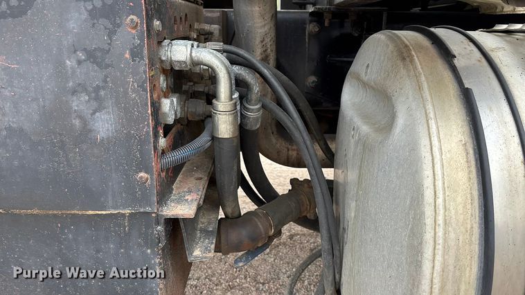 image for item ET4700 1998 Mack RD688S dump truck