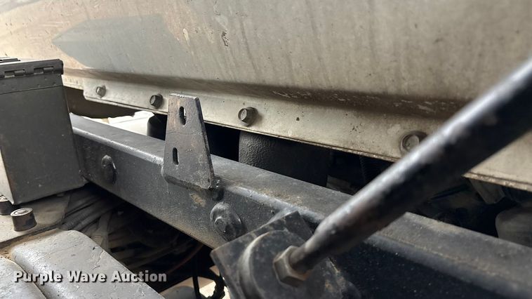 image for item ET4700 1998 Mack RD688S dump truck