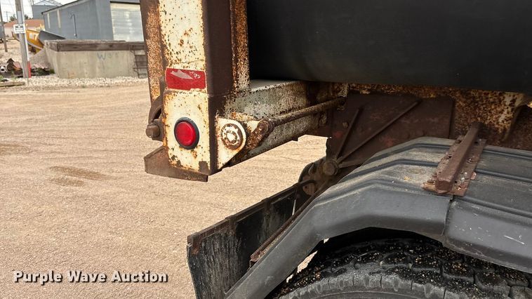 image for item ET4700 1998 Mack RD688S dump truck