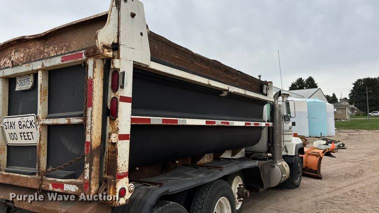image for item ET4700 1998 Mack RD688S dump truck