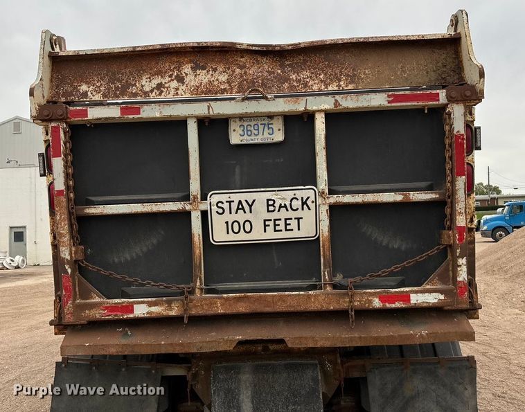 image for item ET4700 1998 Mack RD688S dump truck