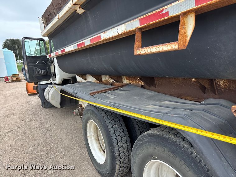 image for item ET4700 1998 Mack RD688S dump truck