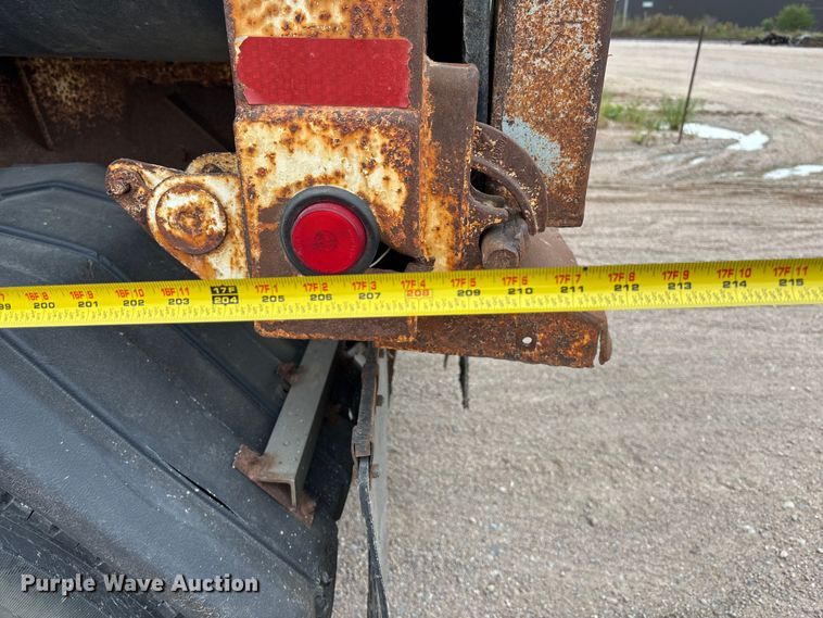 image for item ET4700 1998 Mack RD688S dump truck