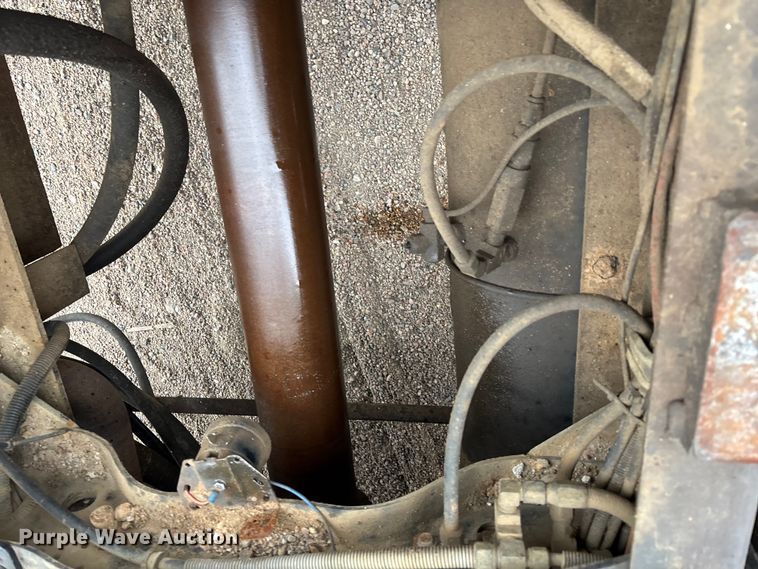 image for item ET4700 1998 Mack RD688S dump truck