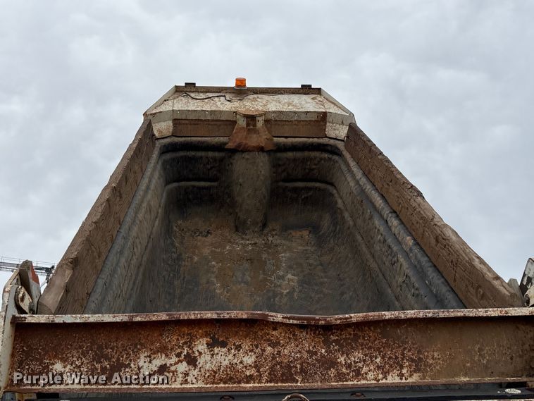 image for item ET4700 1998 Mack RD688S dump truck