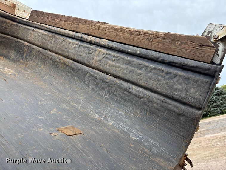 image for item ET4700 1998 Mack RD688S dump truck