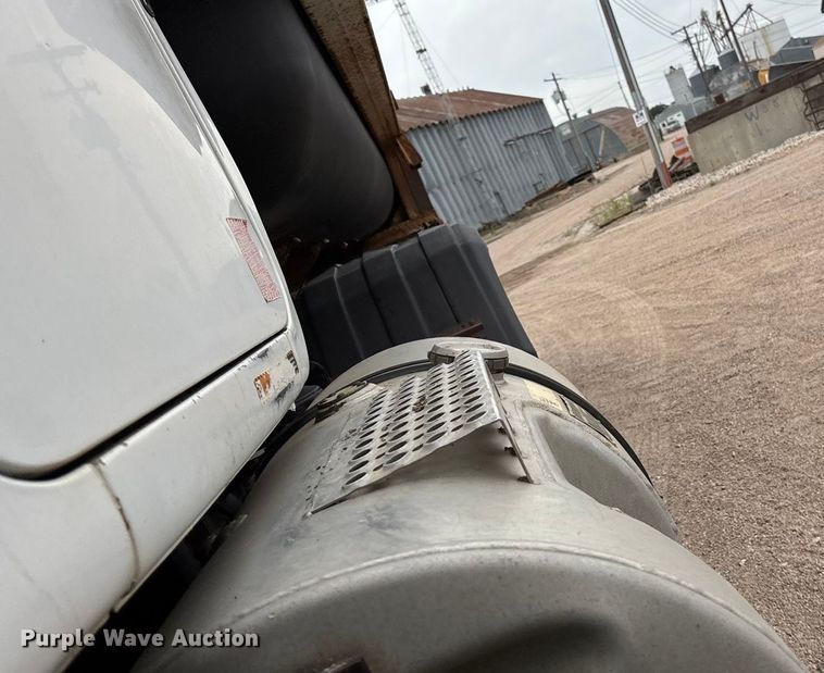 image for item ET4700 1998 Mack RD688S dump truck