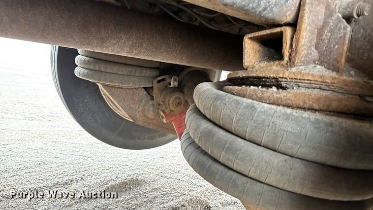 image for item ET4700 1998 Mack RD688S dump truck