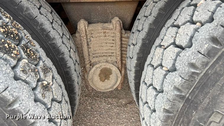 image for item ET4700 1998 Mack RD688S dump truck