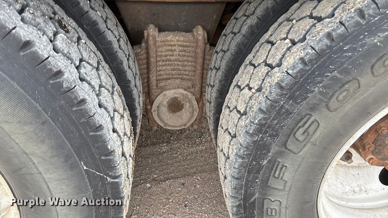 image for item ET4700 1998 Mack RD688S dump truck