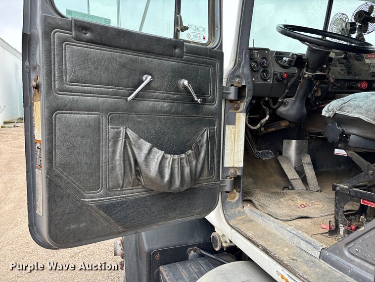 image for item ET4700 1998 Mack RD688S dump truck