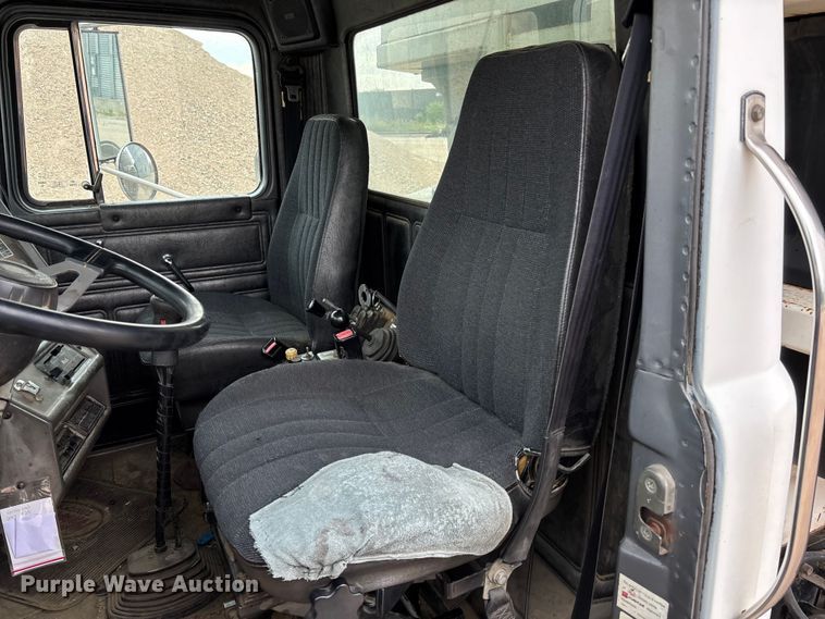 image for item ET4700 1998 Mack RD688S dump truck