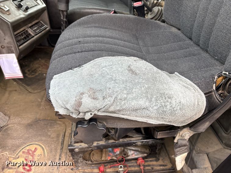 image for item ET4700 1998 Mack RD688S dump truck