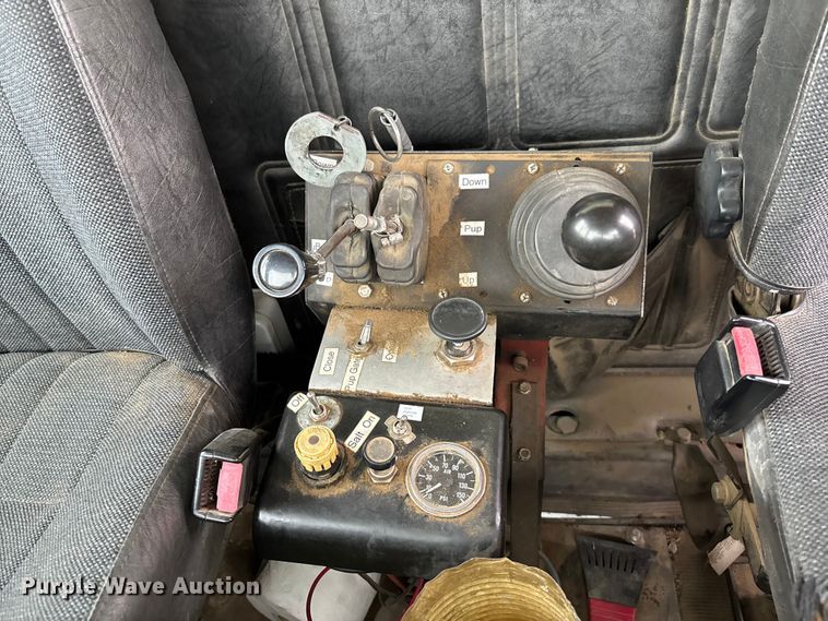 image for item ET4700 1998 Mack RD688S dump truck