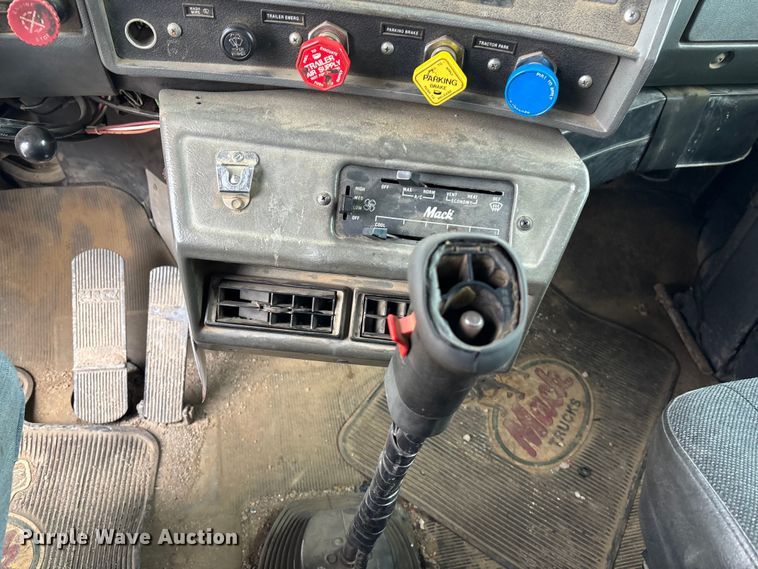 image for item ET4700 1998 Mack RD688S dump truck