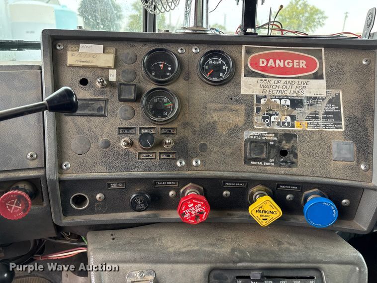 image for item ET4700 1998 Mack RD688S dump truck