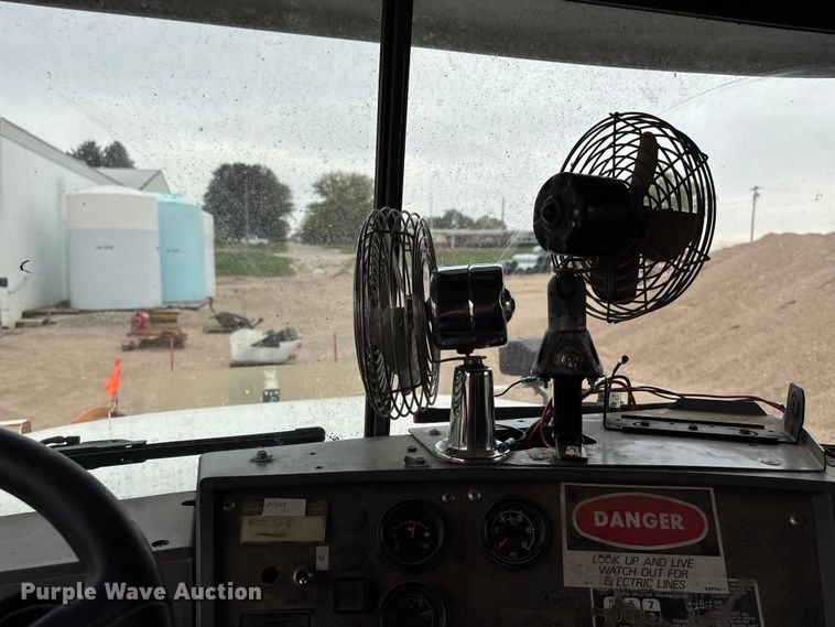 image for item ET4700 1998 Mack RD688S dump truck