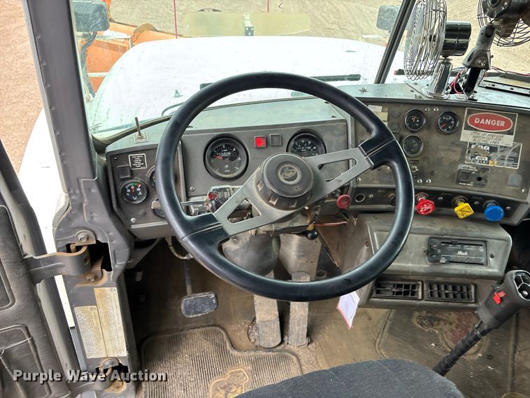 image for item ET4700 1998 Mack RD688S dump truck