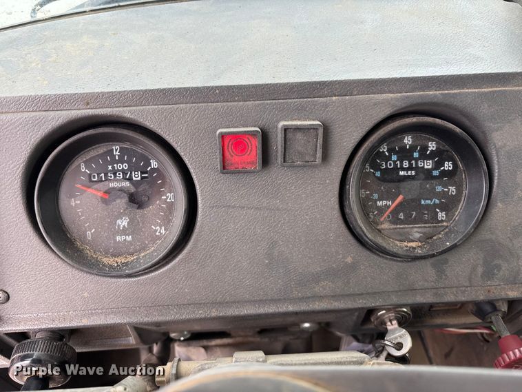 image for item ET4700 1998 Mack RD688S dump truck