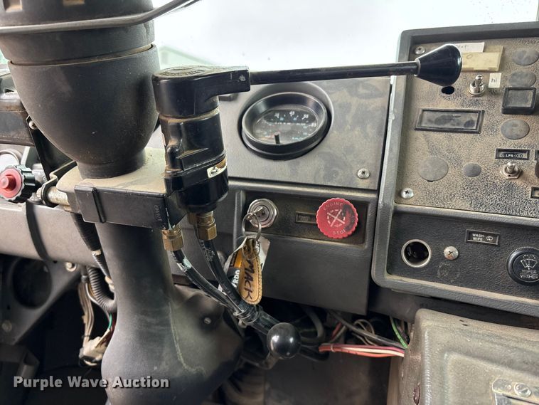 image for item ET4700 1998 Mack RD688S dump truck