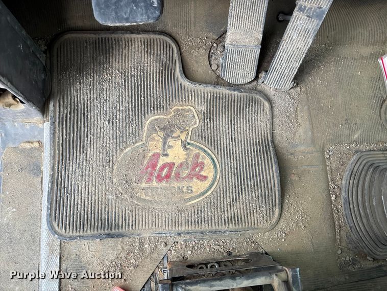 image for item ET4700 1998 Mack RD688S dump truck