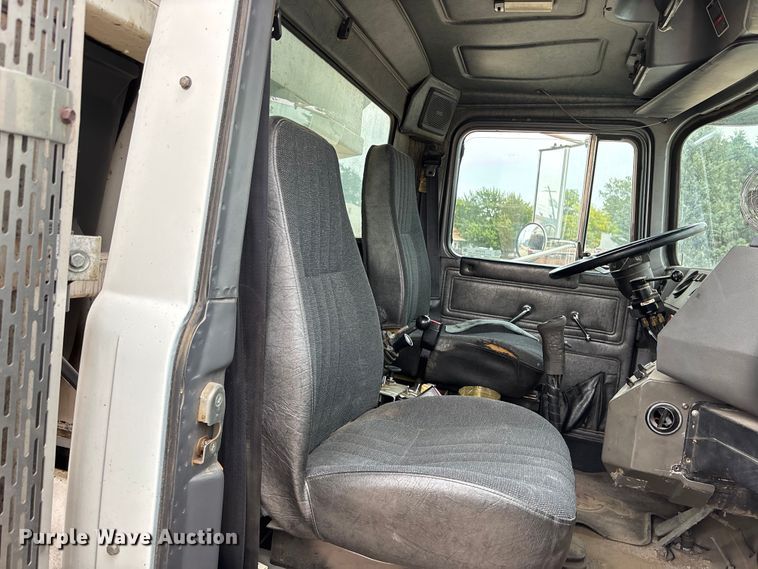 image for item ET4700 1998 Mack RD688S dump truck