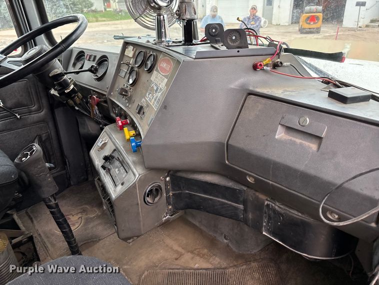 image for item ET4700 1998 Mack RD688S dump truck