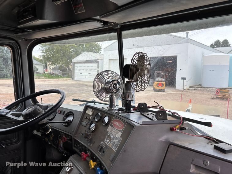 image for item ET4700 1998 Mack RD688S dump truck