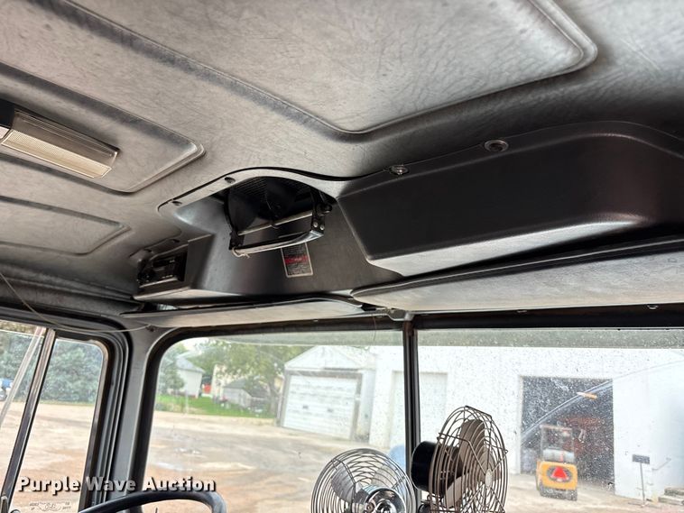 image for item ET4700 1998 Mack RD688S dump truck