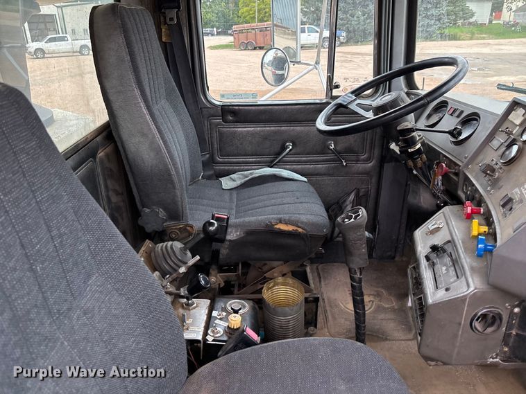 image for item ET4700 1998 Mack RD688S dump truck