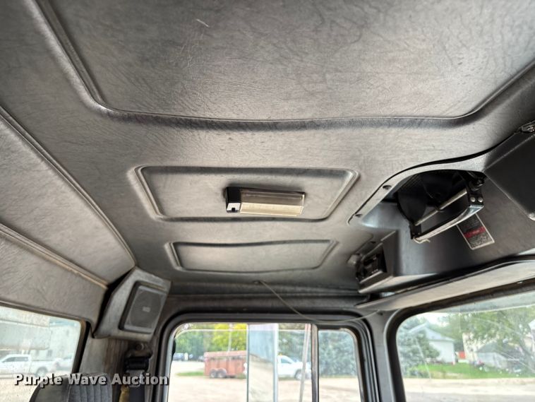 image for item ET4700 1998 Mack RD688S dump truck