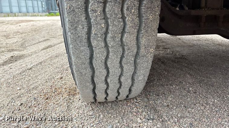 image for item ET4700 1998 Mack RD688S dump truck