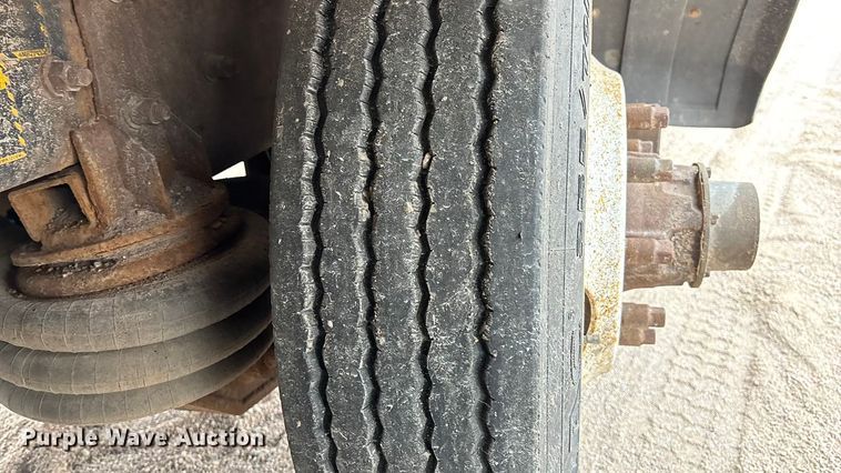 image for item ET4700 1998 Mack RD688S dump truck