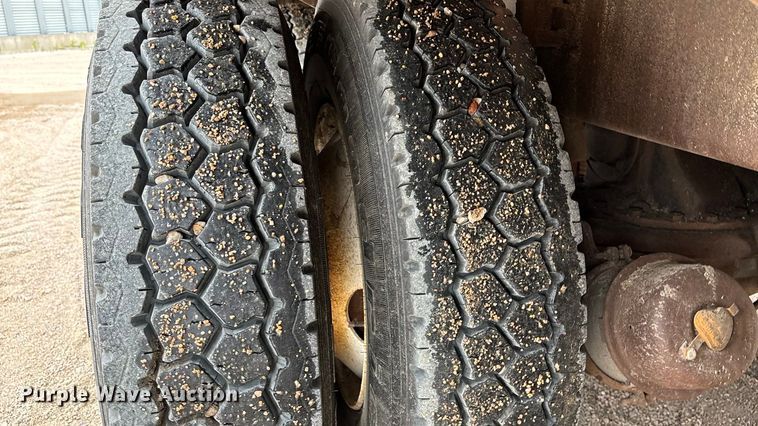 image for item ET4700 1998 Mack RD688S dump truck